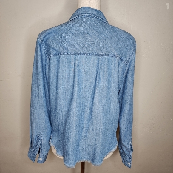 Rails Dana Raw Hem Chambray Button Front Shirt Size Medium - Picture 6 of 10
